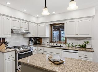 4390 South Longview DRIVE, New Berlin, WI