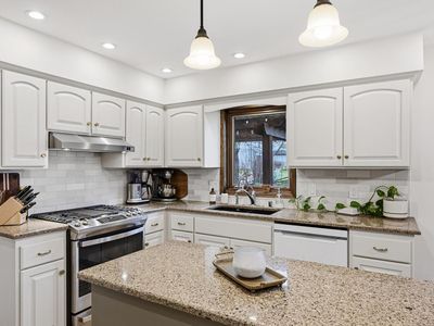 4390 S Longview DRIVE, New Berlin, WI, 53151