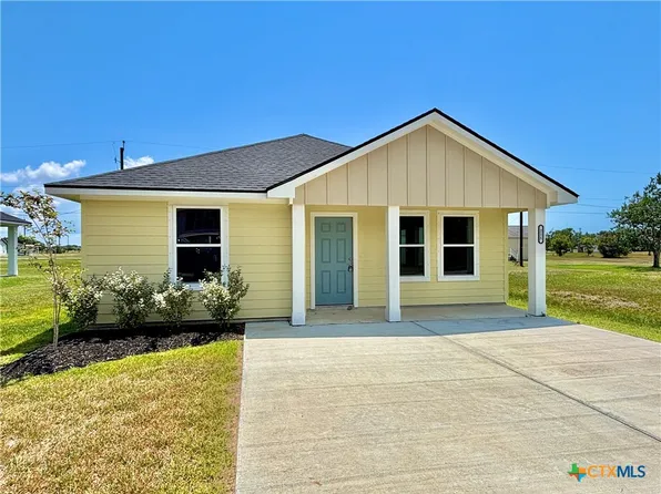 211 Bayview Dr, Palacios, TX 77465