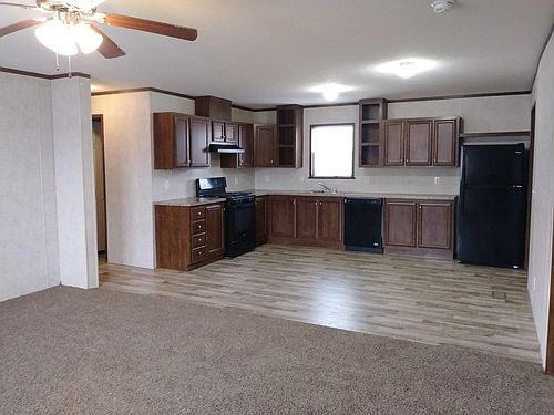4th image of 1901 Spruce Ln