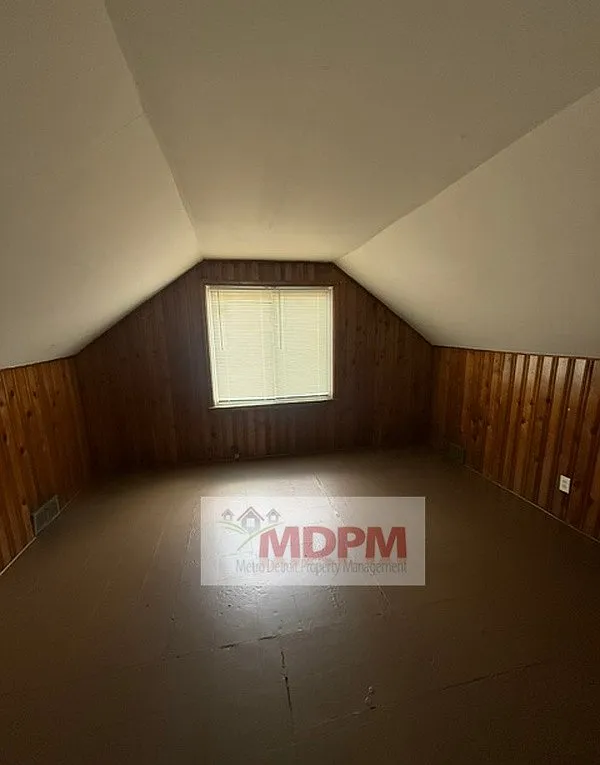 3 bed, 942 sqft, $1,050 — Photo 3