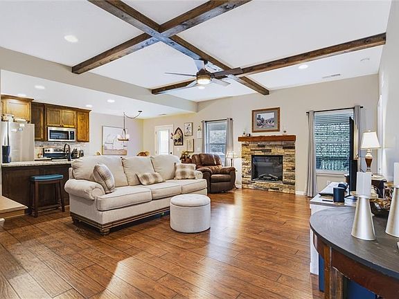 4th image of 905 Ingleside Dr