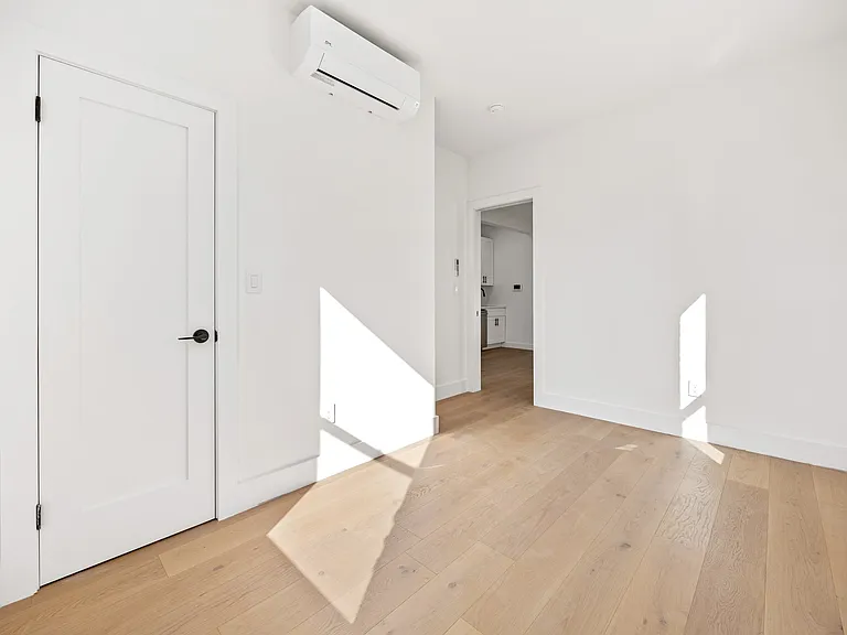 34-06 44th St #3R — Photo 7