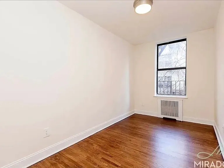 1556 York Ave #4B — Photo 3