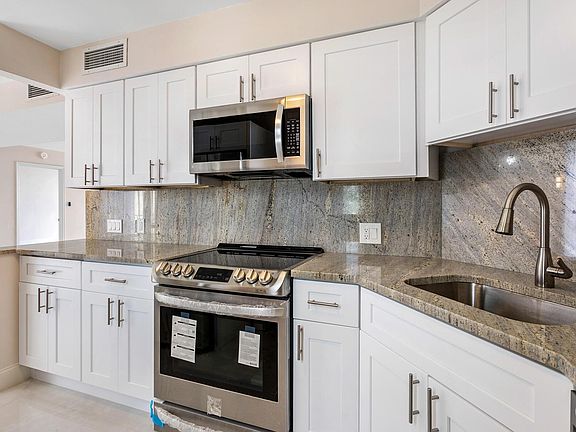 2nd image of 130 Lakeshore Dr APT 323