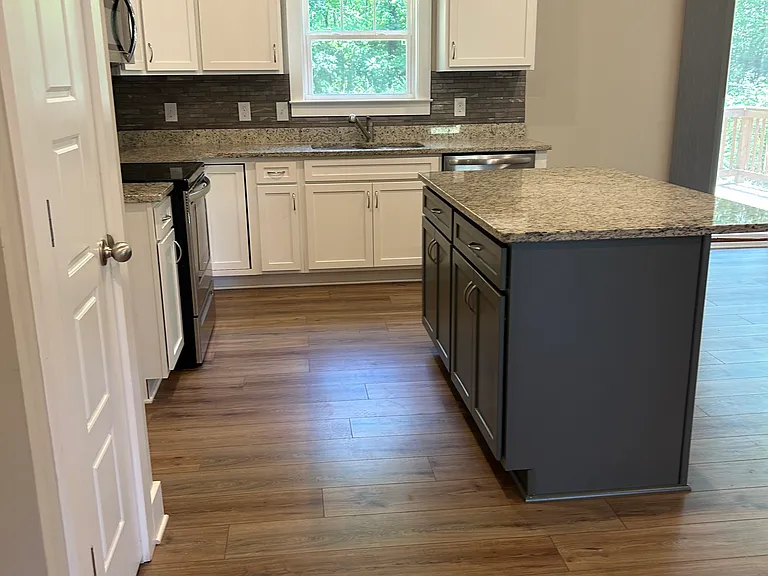 110 Sanders Dr — Photo 3