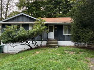 1164 Country Place Dr, Tobyhanna, PA