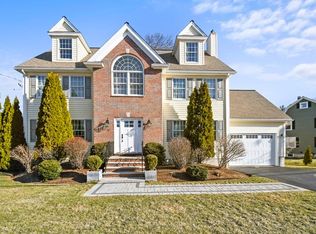 16 Alfred St, Woburn, MA 01801