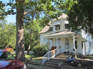 210 Elm St, Sumner, IL 62466