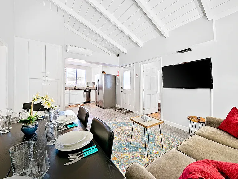 1320 W Balboa Blvd #B — Photo 7