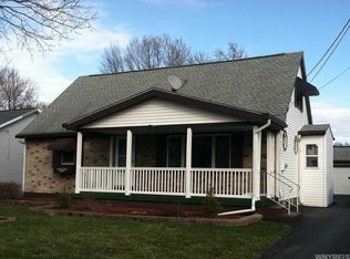 25 Greenfield St, Orchard Park, NY 14127