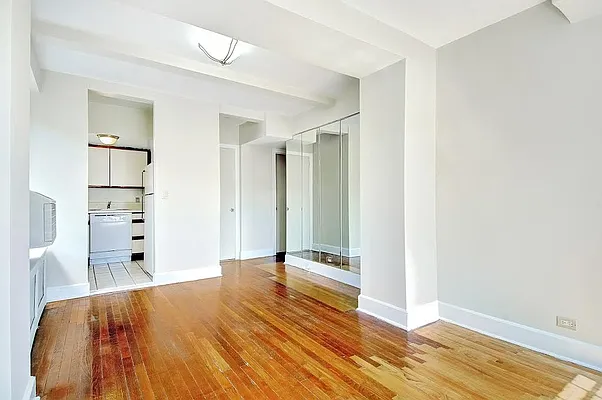 Rented by City Connections Realty | media 4