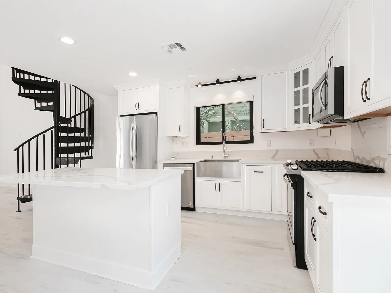 2 bed, 2.5 bath, 1730 sqft, $3,750 — Photo 4