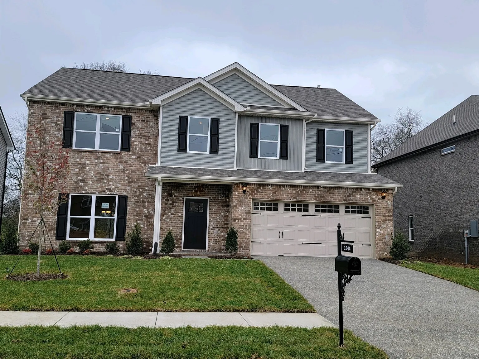 4 bed, 2.5 bath, 2841 sqft, $2,995 — Photo 1