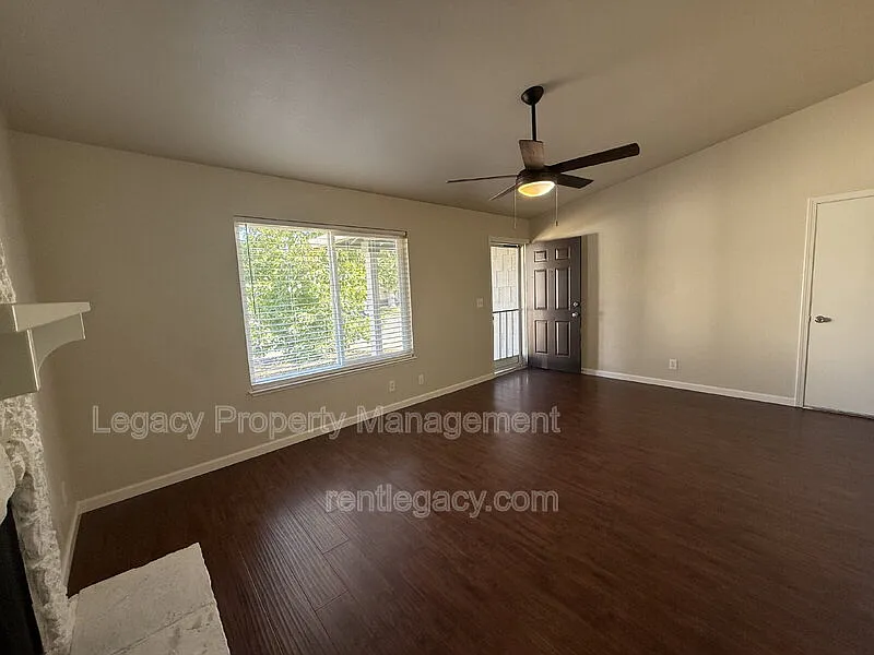 2 bed, 2.0 bath, 1155 sqft, $2,150 — Photo 3