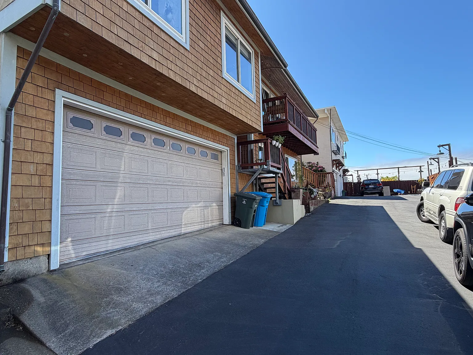 540 Loma Vista Ter — Photo 2