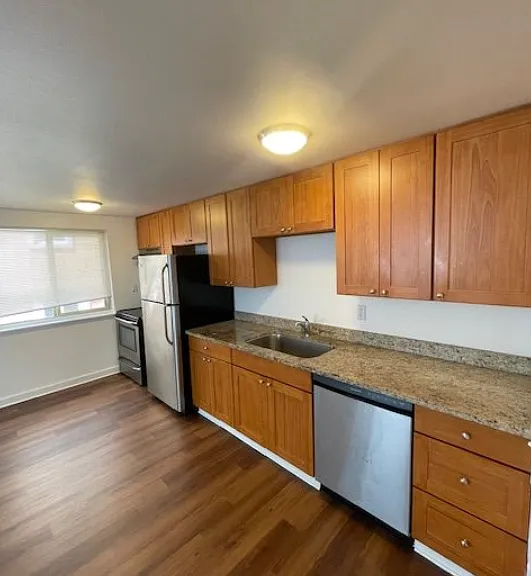 Brandon Court — Photo 1