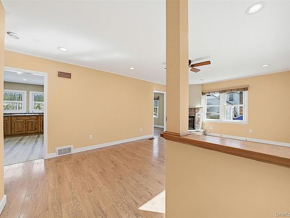 5th image of 48 Quaker Hill Road