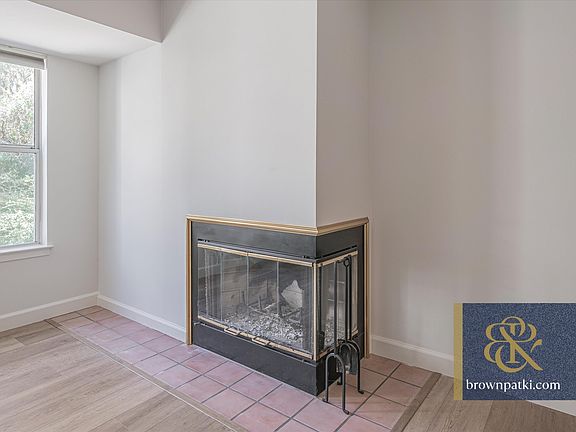 4th image of 1380 Greenwich St APT 204