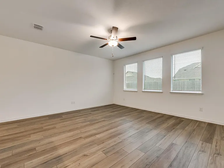 917 Dustwood Dr — Photo 6