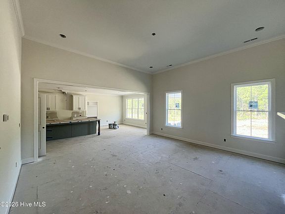 3rd image of 176 Hillstead Way