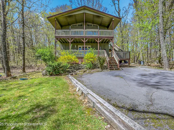 106 Lookout Dr, Lords Valley, PA 18428