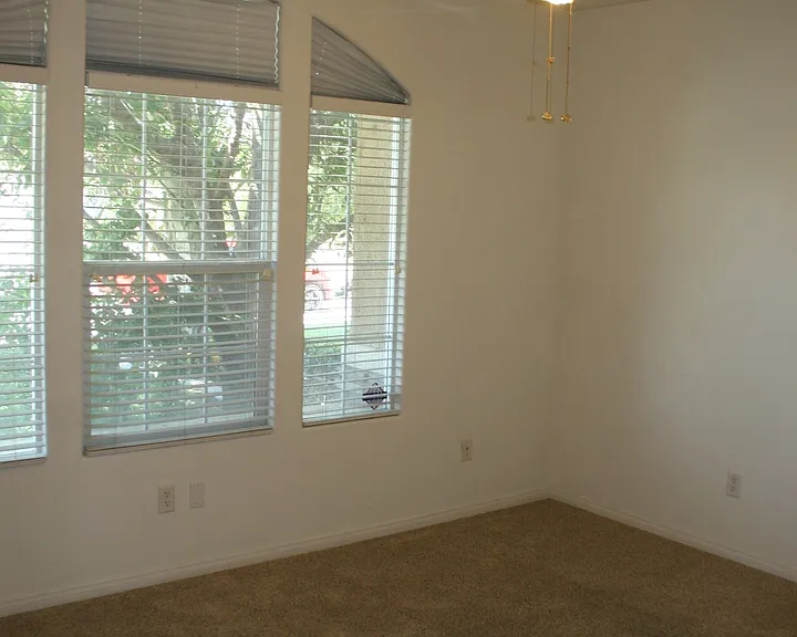 11917 Roaring River Ave — Photo 8
