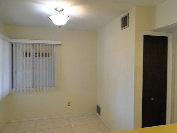 Kitchen dining area