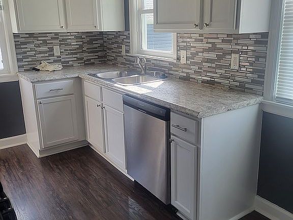 3rd image of 3320 Marquette St