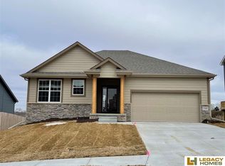 11608 Shepard St, Papillion, NE 68046