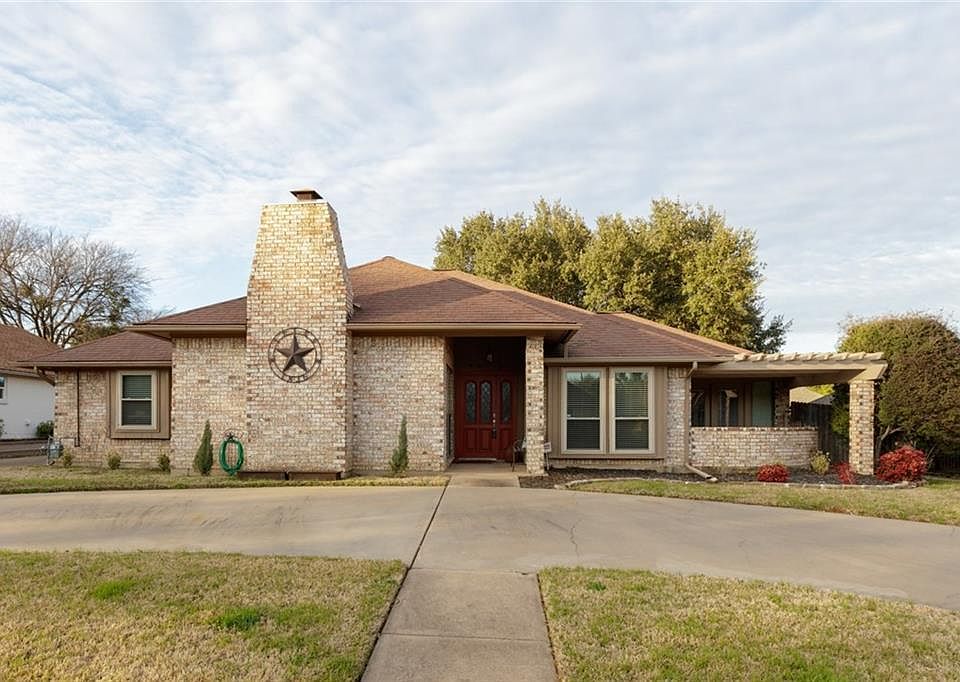 1st image of 801 Saddlebrook Dr S