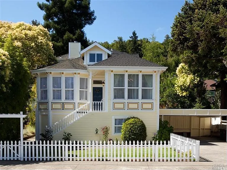 1841 2nd St photo 1