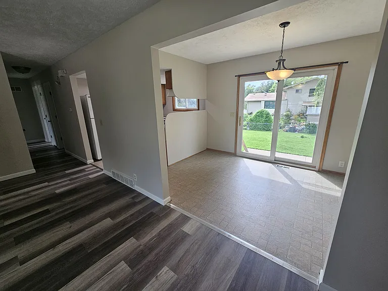 6234 S 140th Ave — Photo 5