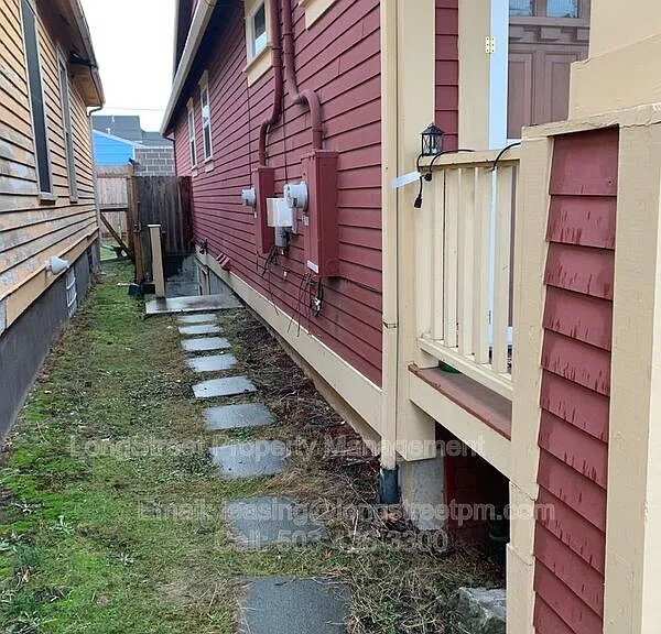532 NE Sumner St #B — Photo 2