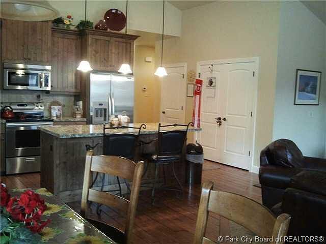 2nd image of 1367 N Saxon Ln