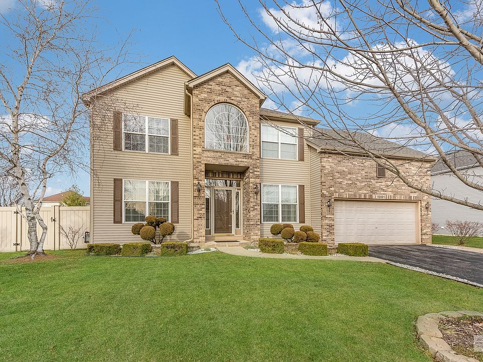 ~Welcome to 1001 White Plains Lane~Brick & vinyl siding home located on premium .28 acre lot w/fully