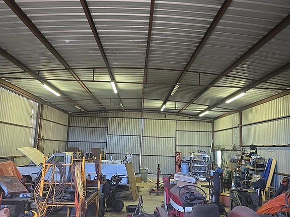 3rd image of 16121 Hudson Rd