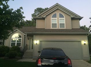 320 Forestview Dr, Waterford, MI 48327