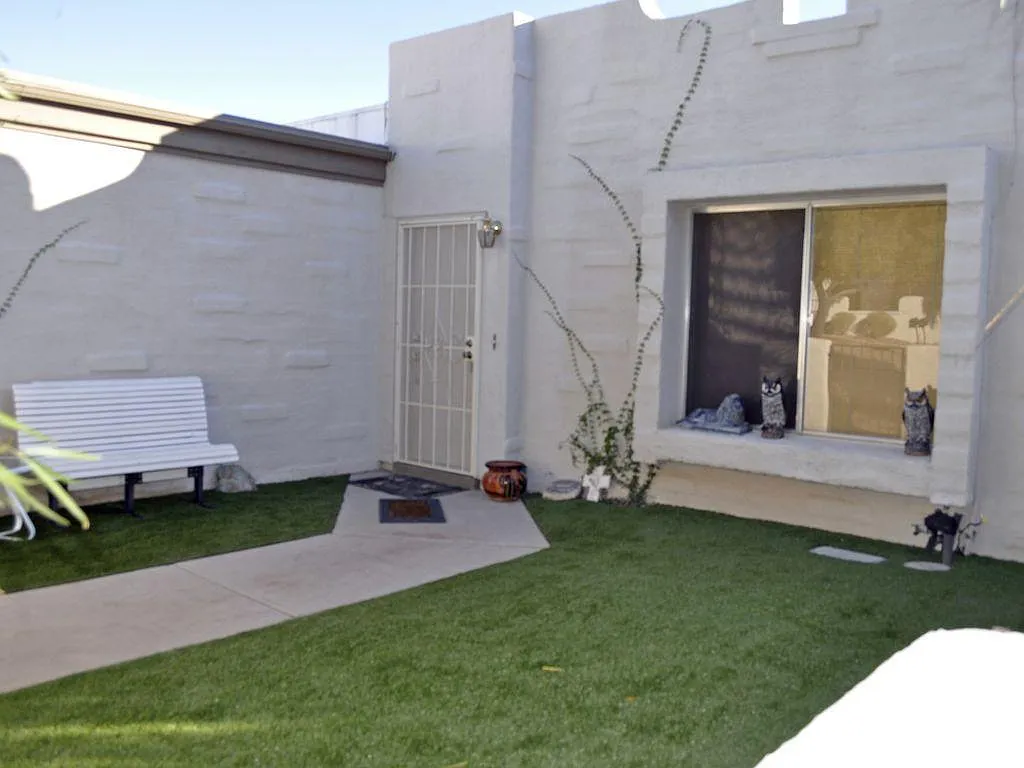 7402 E Wandering Rd — Photo 2