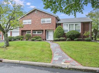 55 Sherwood Ave, Englewood Cliffs, NJ 07632