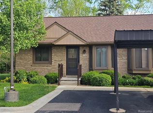 27740 Trailbrooke Cir, Westland, MI 48185
