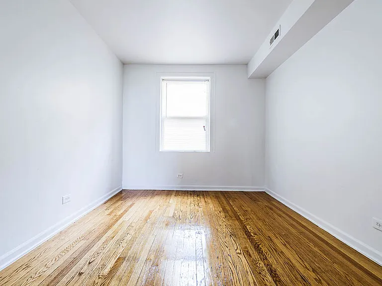 1145 N LeClaire — Photo 13