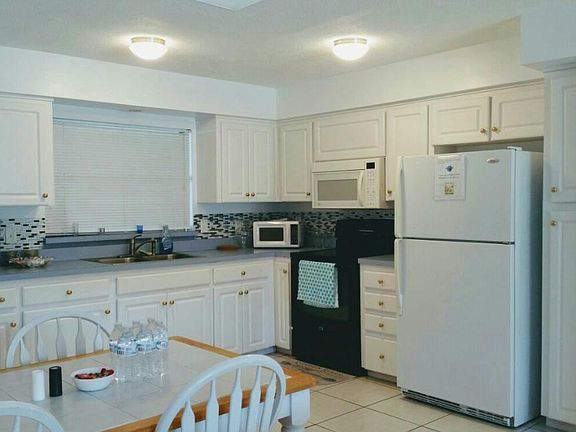 4th image of 631 Parkwood Ave Unit 2