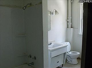 4th image of 104 Marshall St