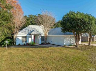 1860 Sparrow Ln, Navarre, FL 32566