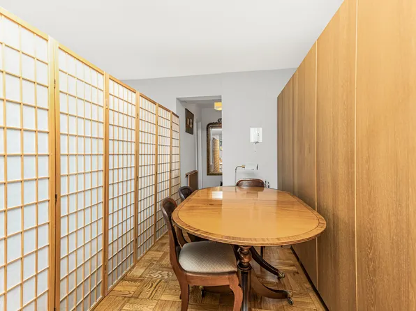 3935 Blackstone Avenue image 8 of 12