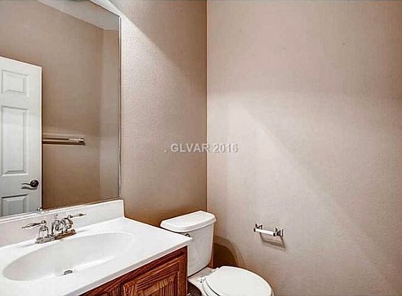 Powder room (upstairs)