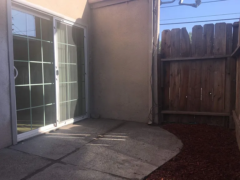 4544 N. Sharon Ave (670L-671G) — Photo 13