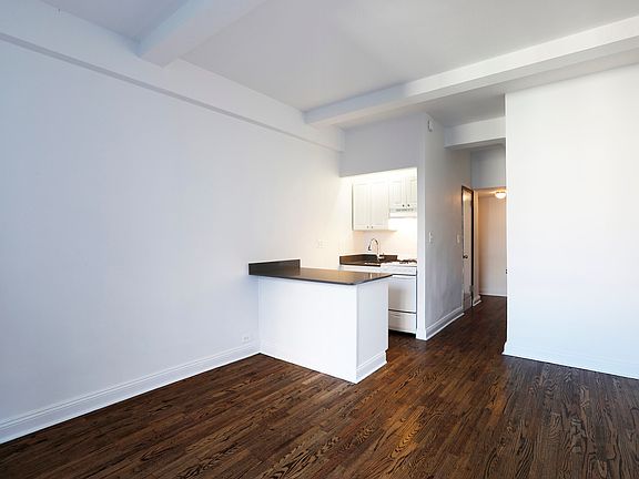 3rd image of 160 W 71st St APT 3h