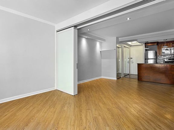 3rd image of 240 E 55th St APT 6F